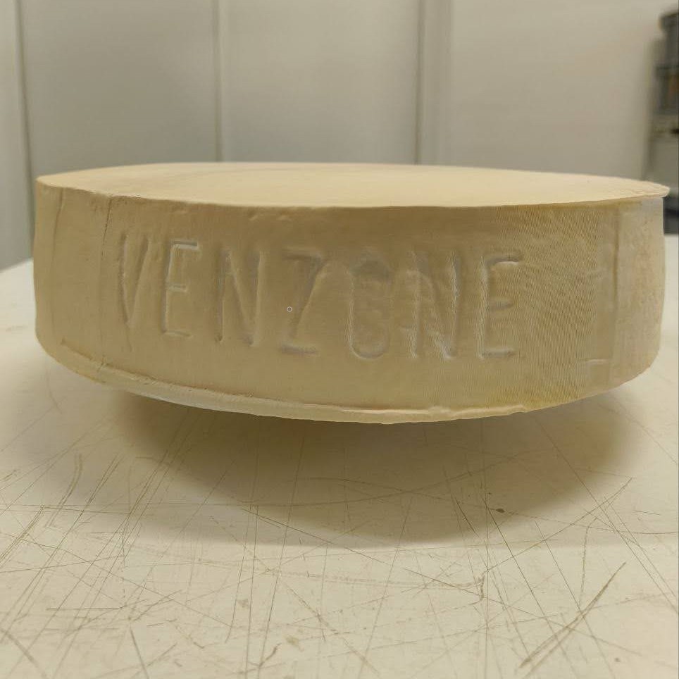 Realizzazione di una forma di formaggio venzone